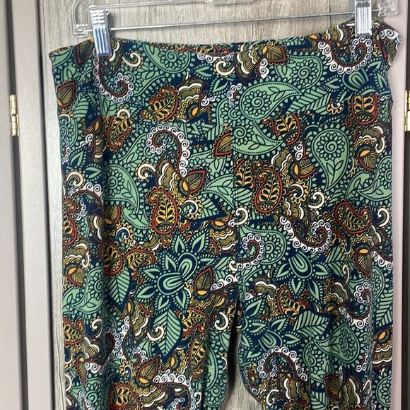 LuLaRoe Tall & Curvy bundle of 3 - Picture 9 of 15